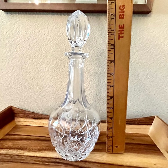 Gorgeous heavy crystal decanter - Picture 2 of 4